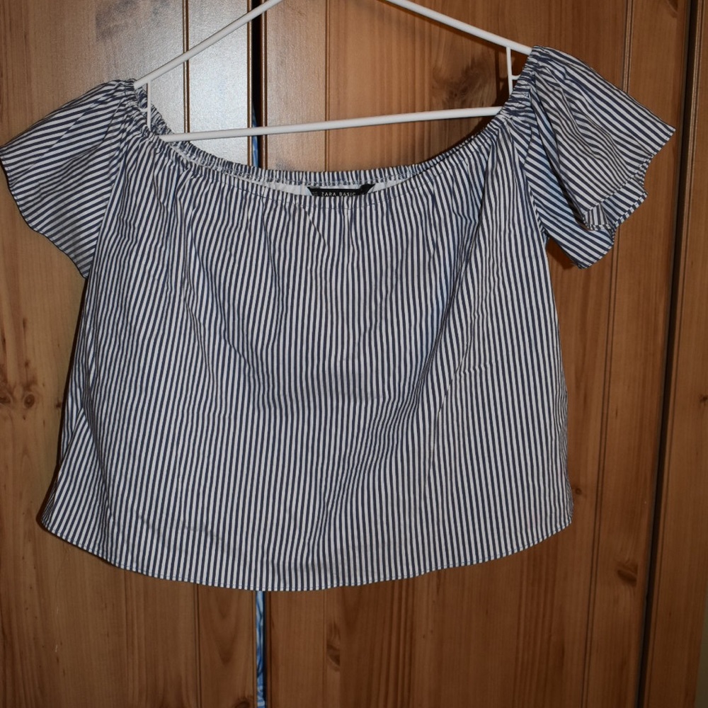 💎💎💎 3/$20 Zara off the shoulder crop top